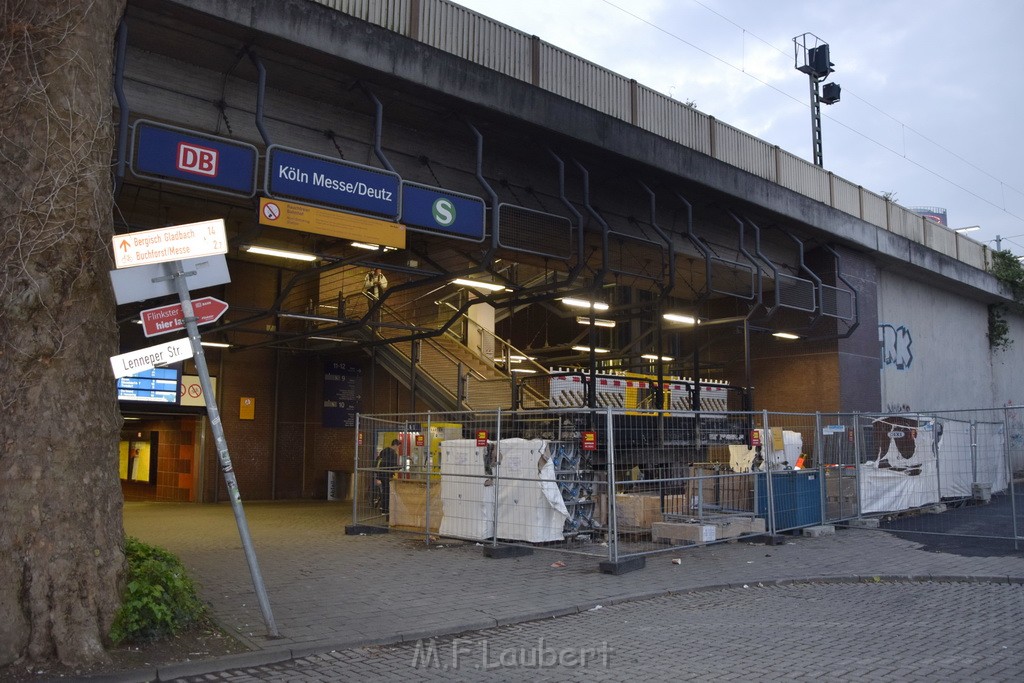 Feuer Bhf Koeln Deutz Lenneperstr P45.JPG - Miklos Laubert